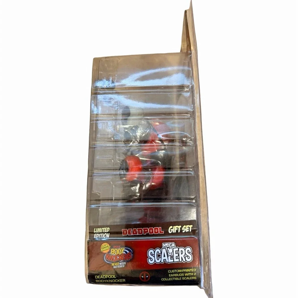 NECA Marvel Deadpool Limited Edition Gift Set Solar Body Knocker + Earbuds